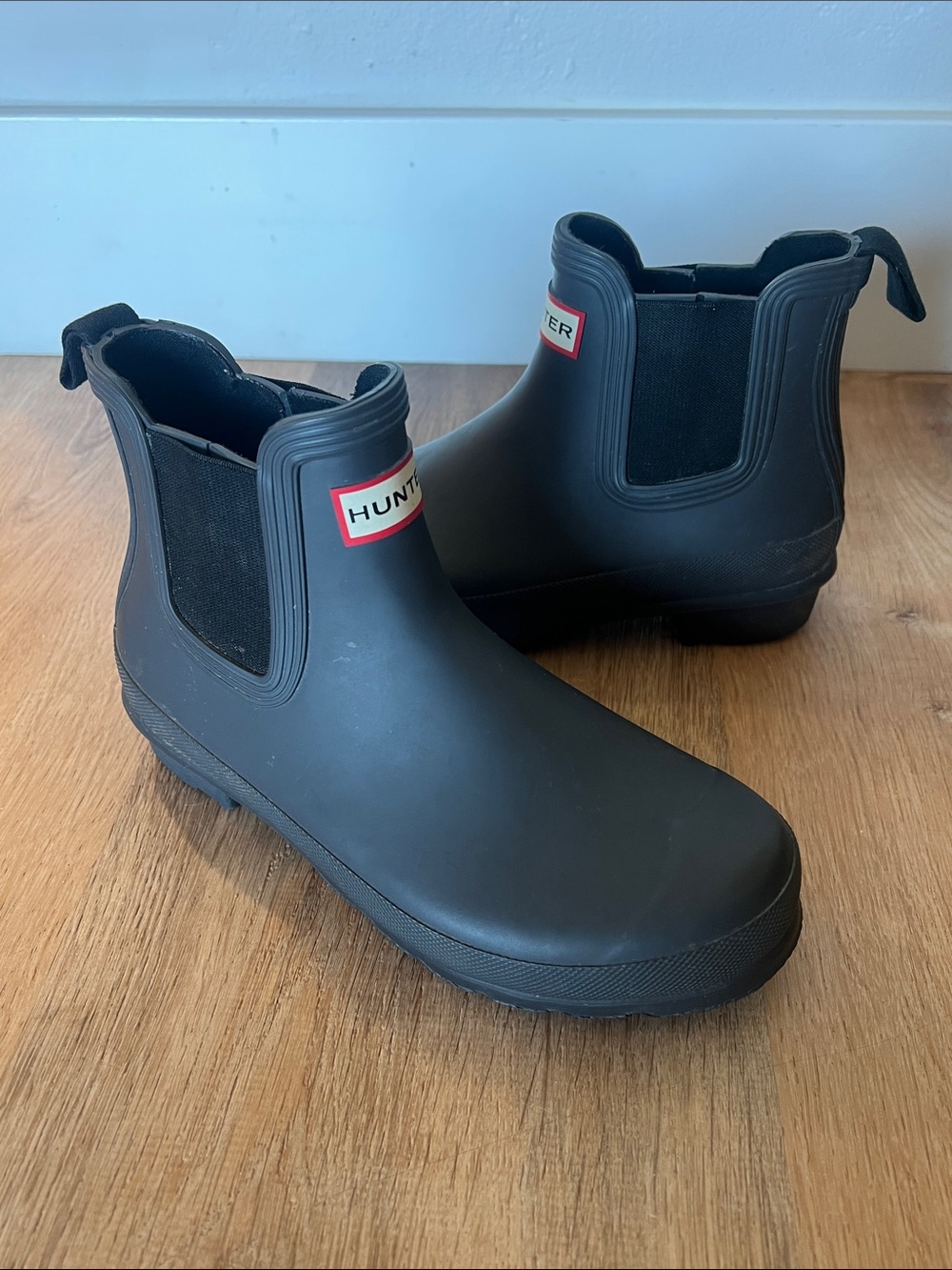 Hunter Women’s Short Chelsea Rain Boots in Charcoal Gray